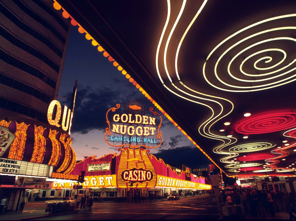 The golden nugget casino in Las Vegas is lit up at night