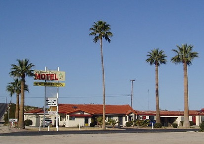 A motel with palm trees in front of it near Joshua Tree NP