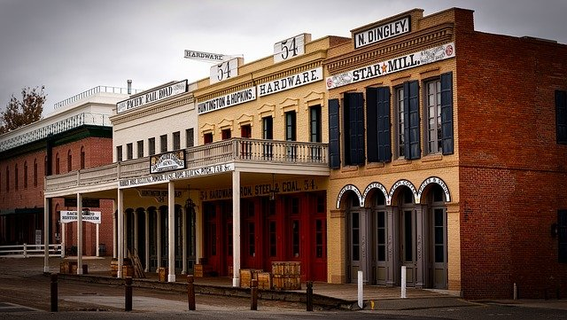 A row of old brick buildings in Sacramento