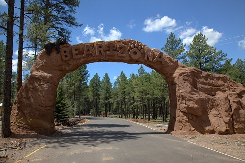 A large stone archway with the word bearizona on it