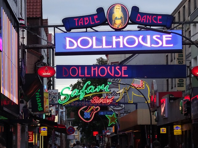 A neon sign that says table dance dollhouse in Hamburg