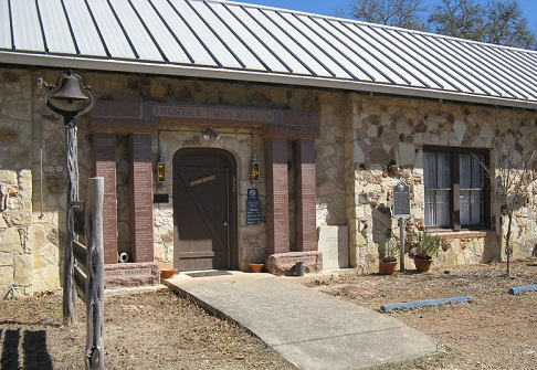 A historic building in Bandera texas