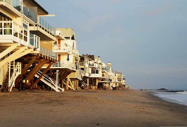 A row of houses on Malibu Beach featured in Two and a Half Men