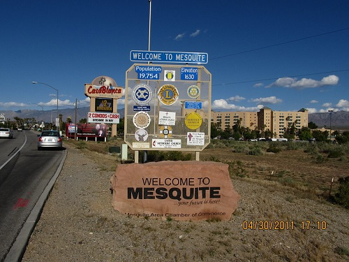 A sign that says welcome to mesquite on it