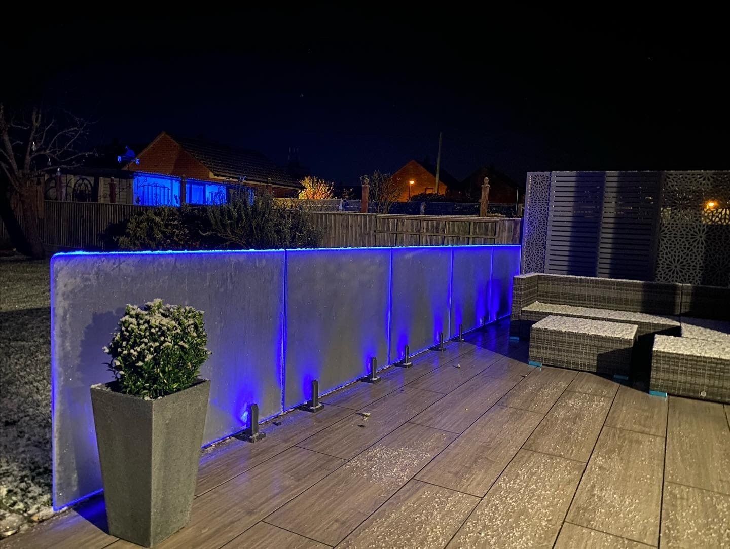 Toughened safety glass and LED Spigots fitting in berinsfield oxfordglass.co.uk