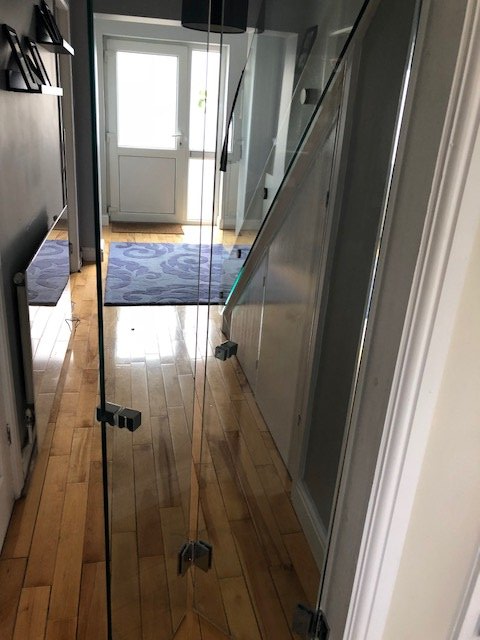 Bi-fold clear toughen glass door