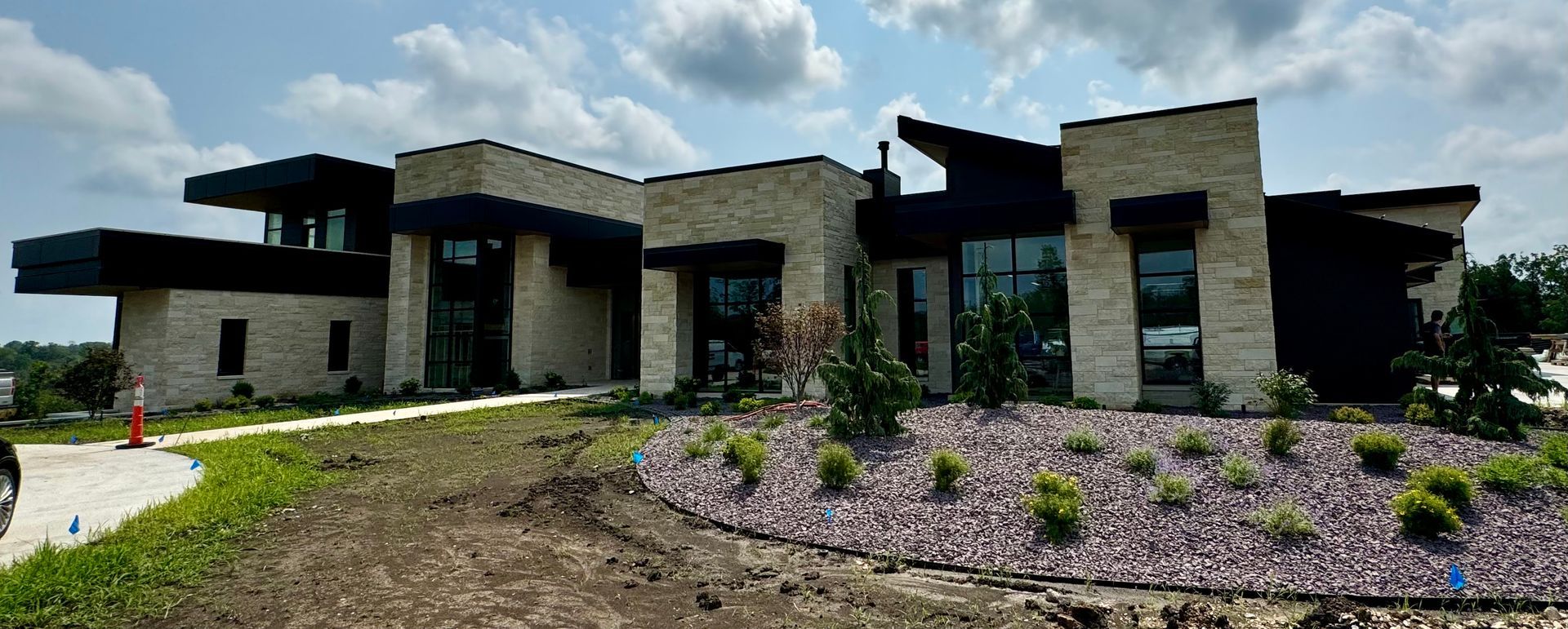 Cottonwood 3 Rise Split Face / Honed Face mix with Sawn Ends
Cottonwood Cut Stone Caps & Sills