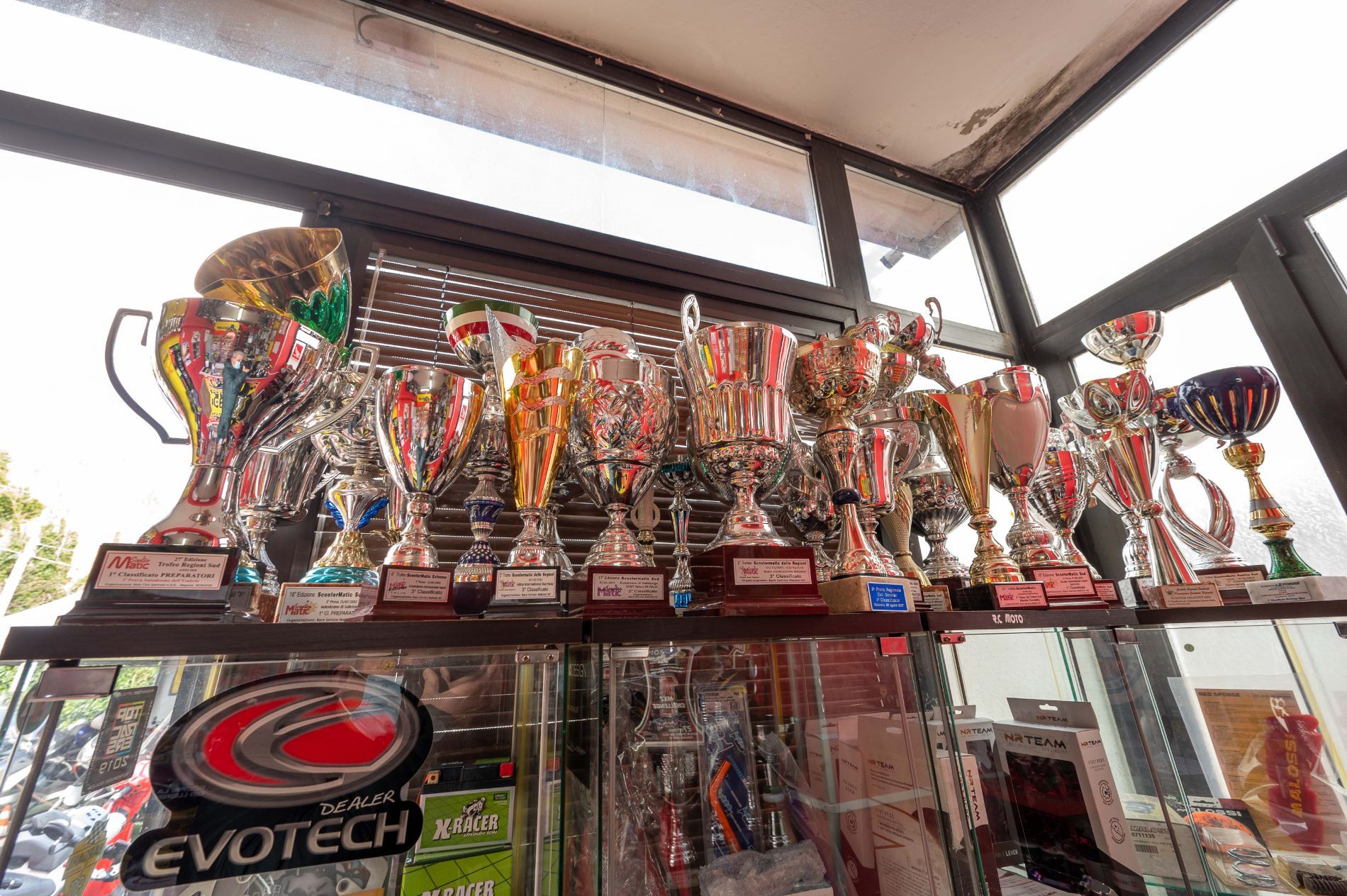 esposizione nell'officina per motociclette