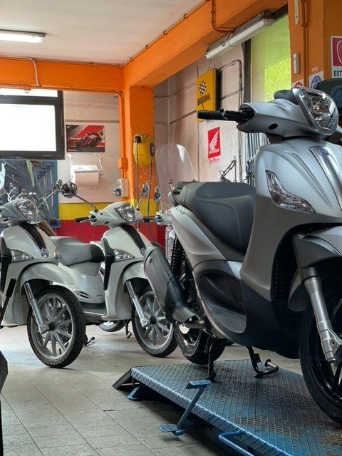 scooter piaggio in riparazione