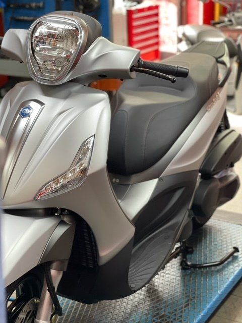 scooter nell'officina autorizzata piaggio