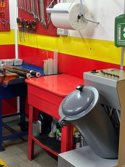 bancone in officina moto autorizzata piaggio
