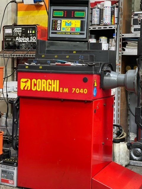 postazione da lavoro in officina autorizzata piaggio