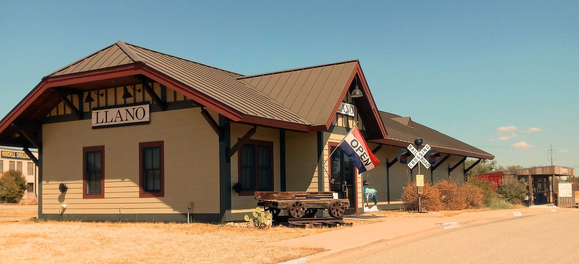 A building that has the word railroad on it