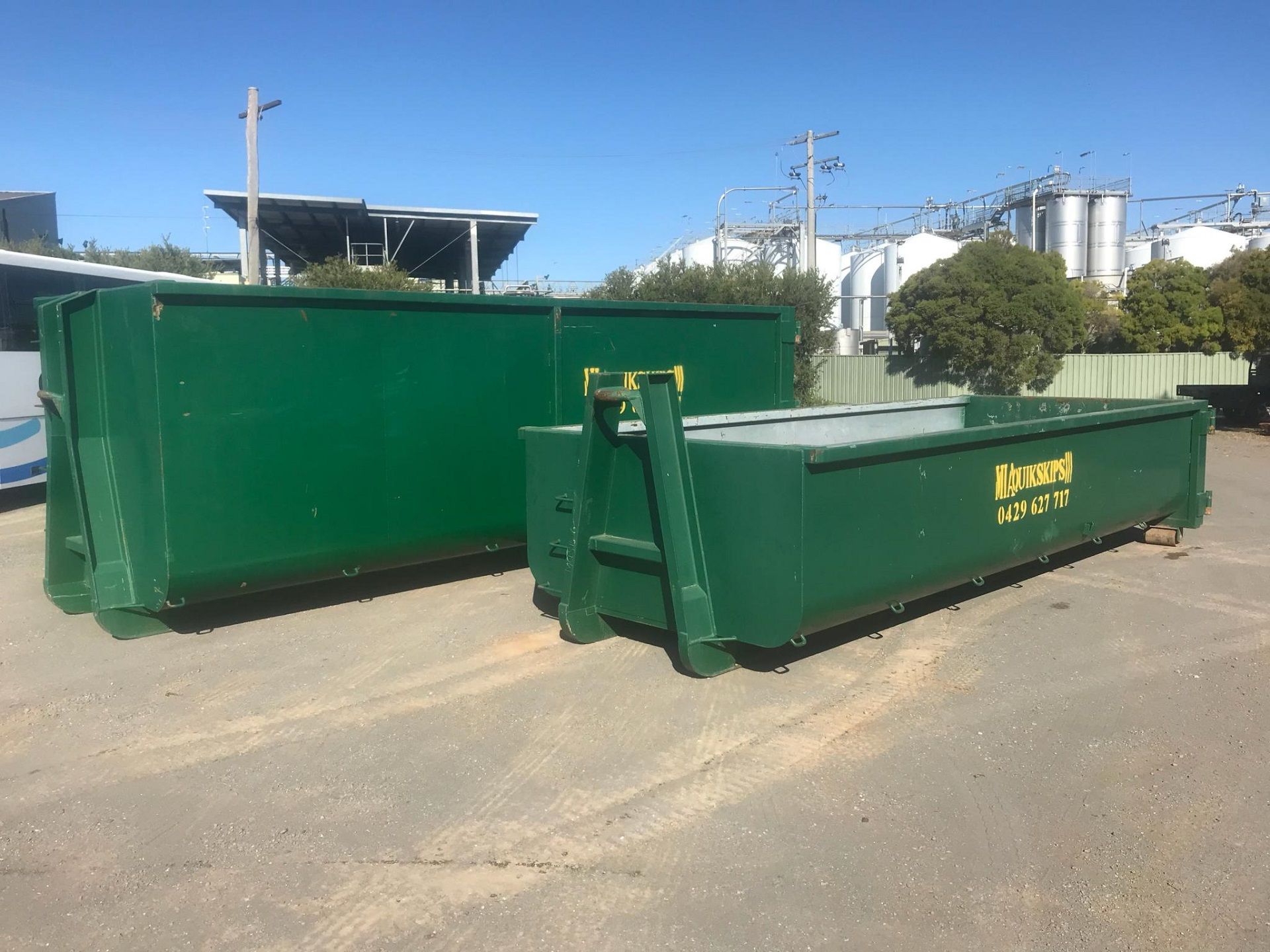 MIA Quikskips hook bin beside rural business – Griffith bin hire service