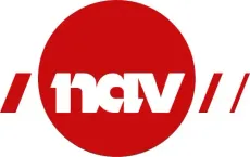 Rød sirkel med de hvite bokstavene «NAV» og røde skråstreker.