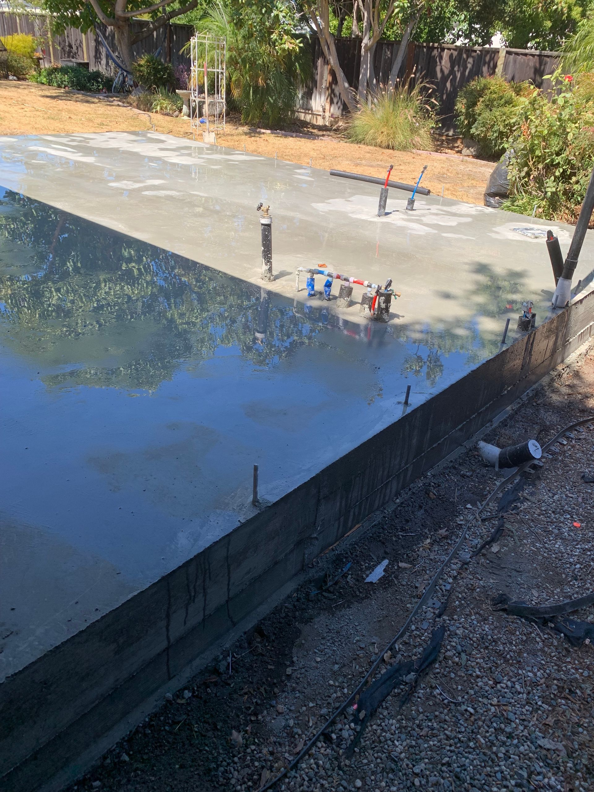 a person is using a trowel to spread cement on a wall