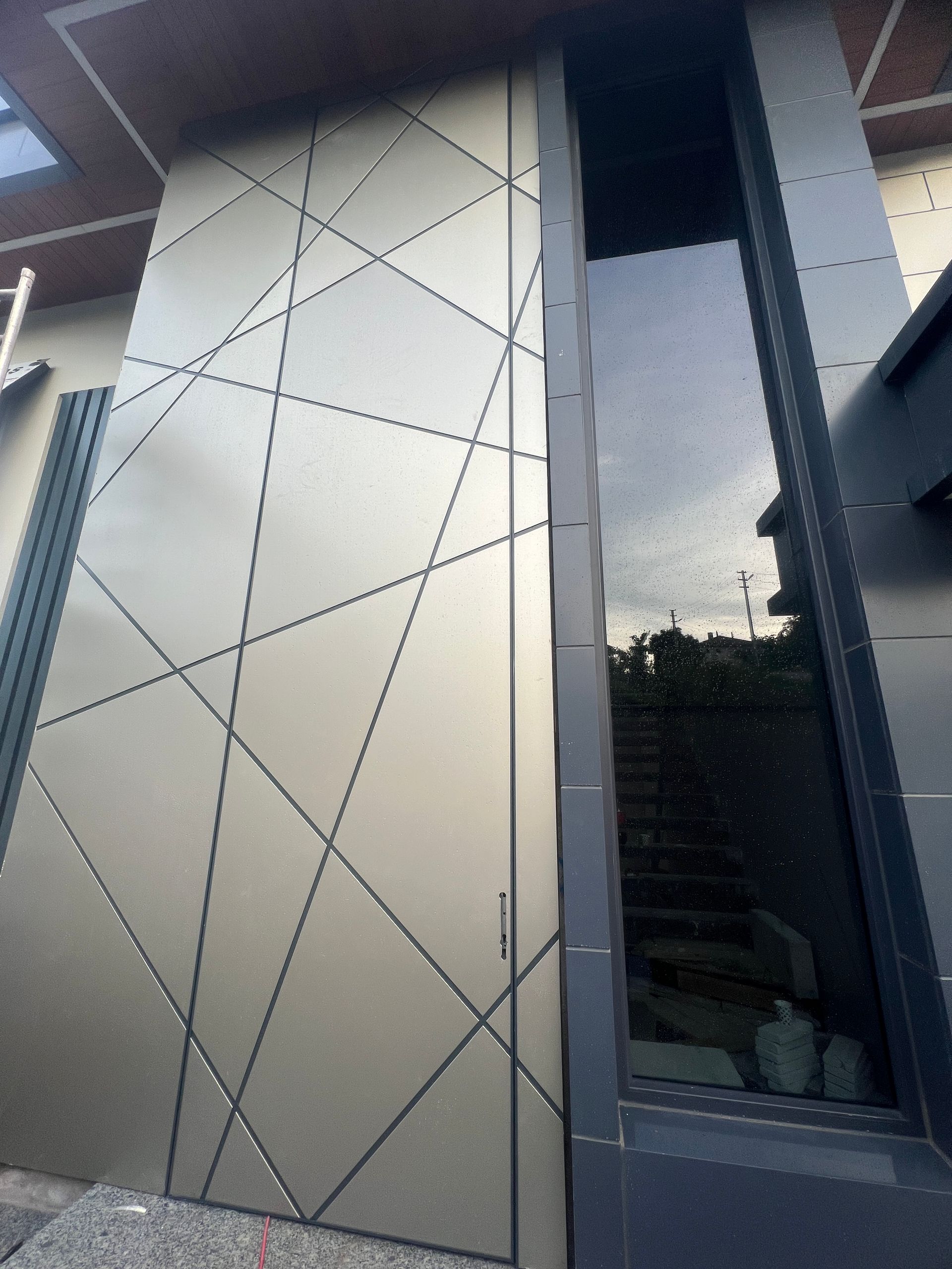 A building with a geometric design on the side of it