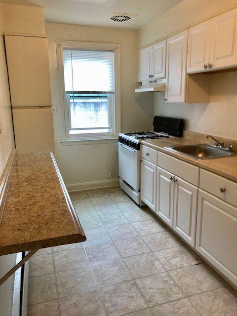 Kitchen | 505 W University Parkway