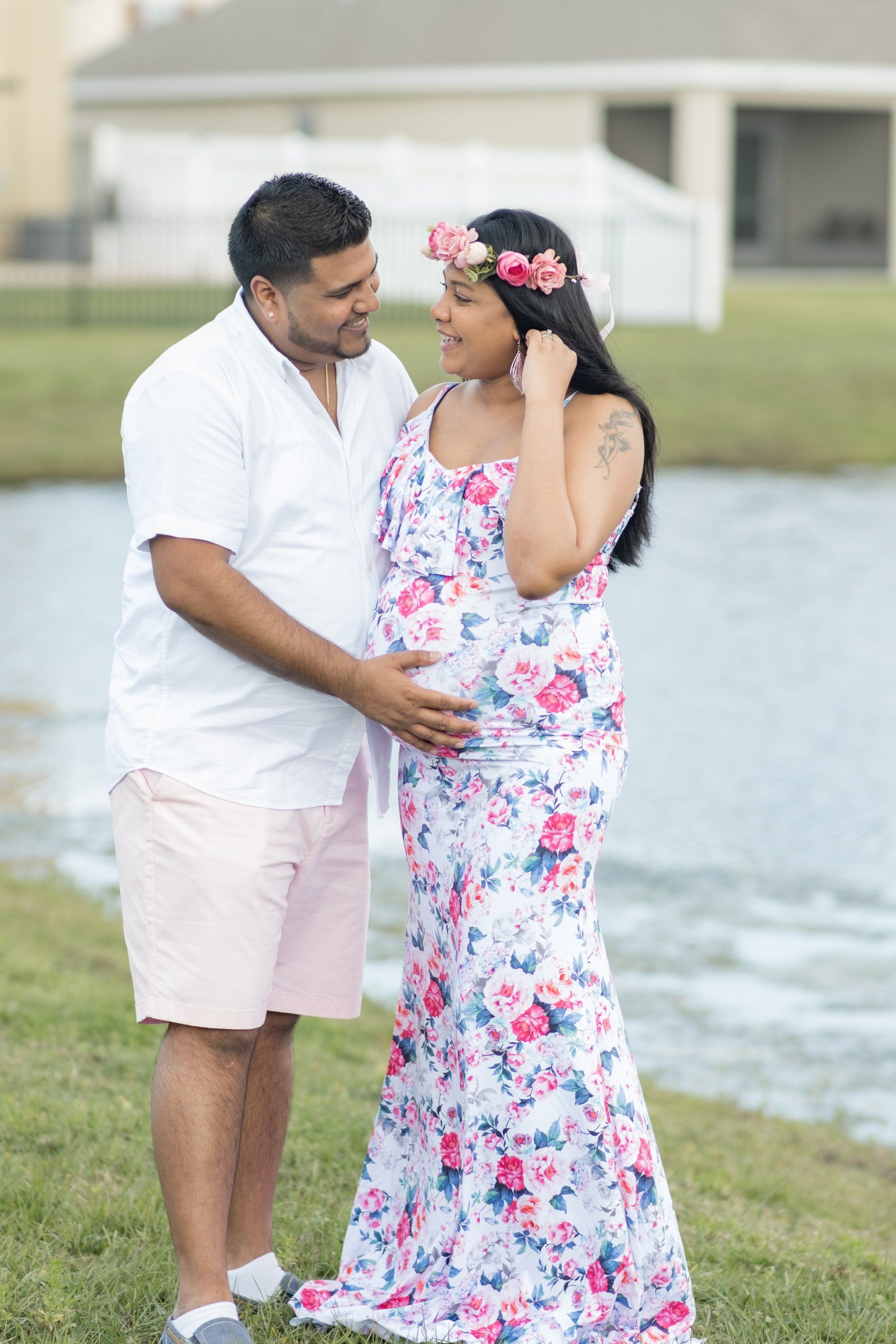 Maternity Photo Shoot | NY Outdoor Lake Maternity Photography | Family Shoot | NYC Photographer | maternity photographer long island | pregnancy photo shoot nyc | pregnancy photography nyc