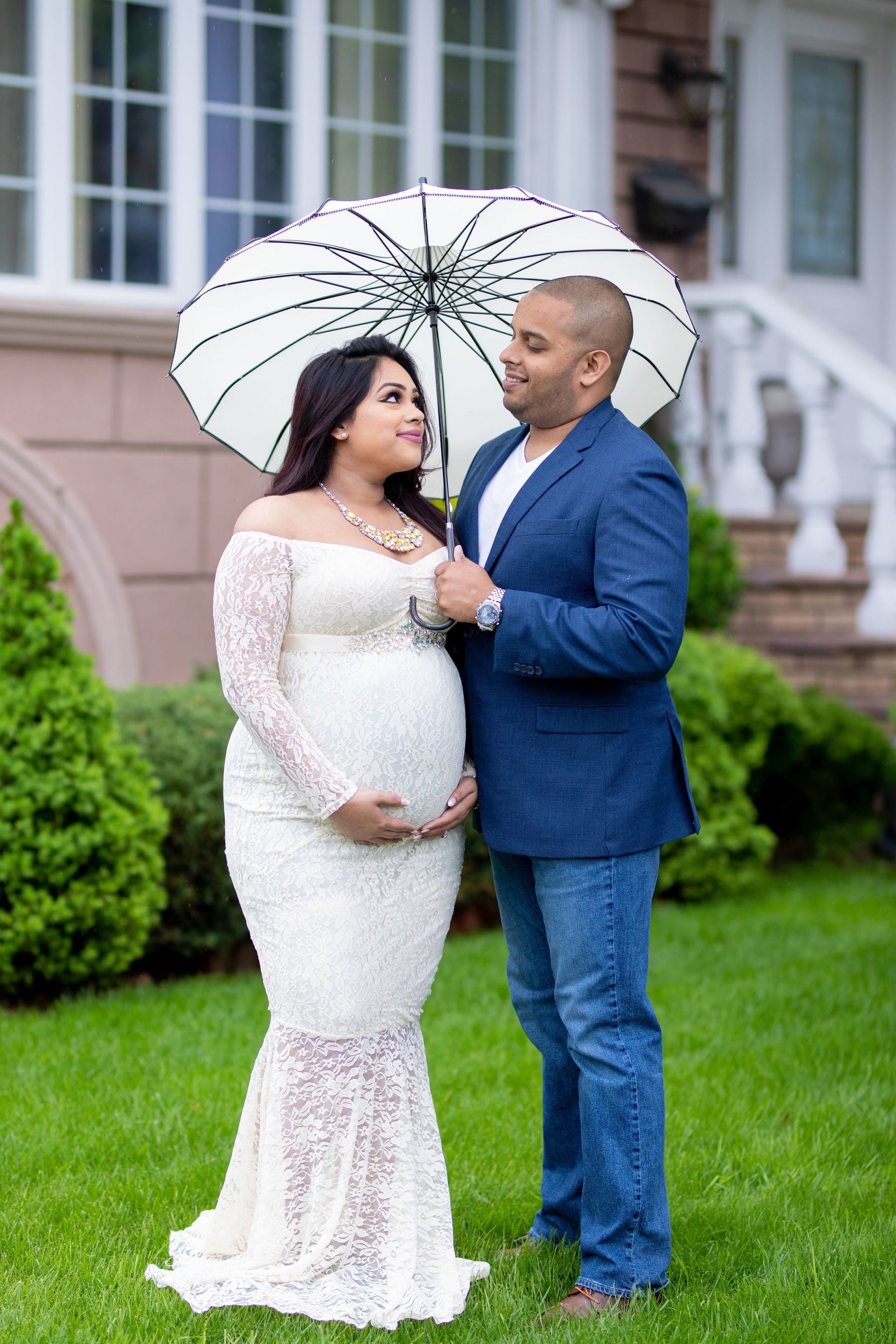 Outdoor Maternity Photo Shoot | Maternity Photography in New York City | NYC Maternity Photographer