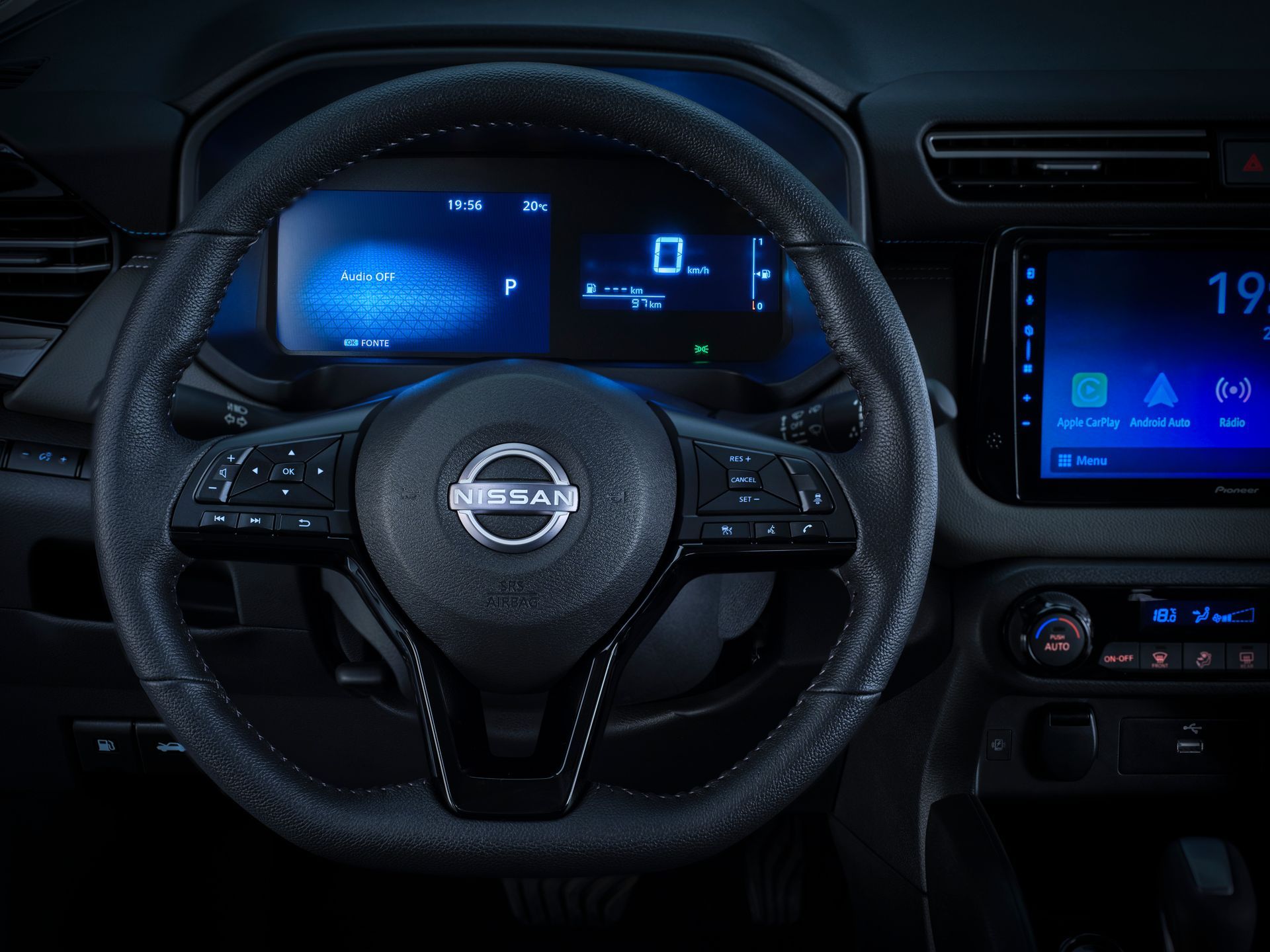 Volante e o painel de instruções do novo Nissan Kait