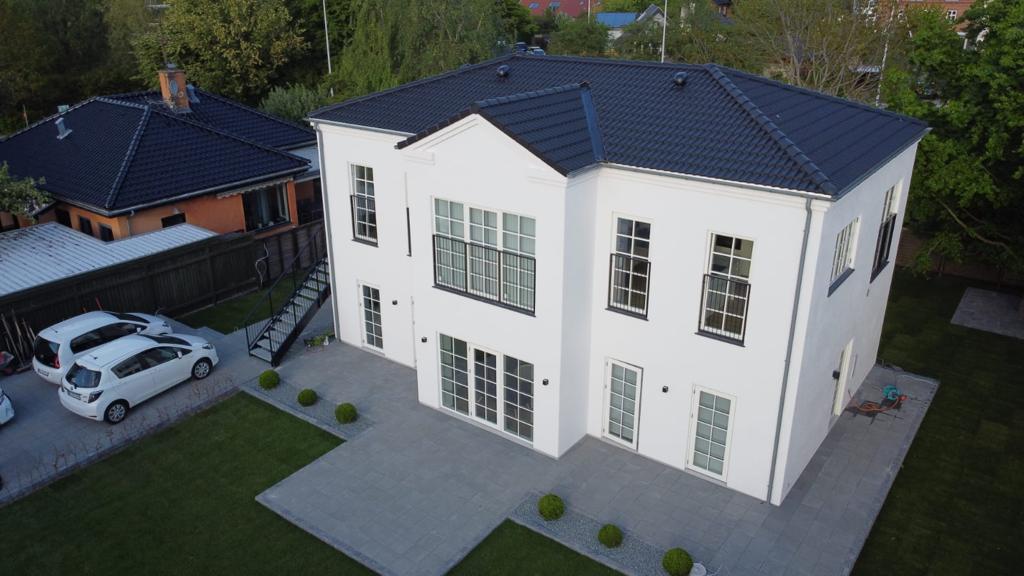 2 planshuse i mursten, 2 planshuse i lavenergi plus blokke, 2 planshuse med pudset facade