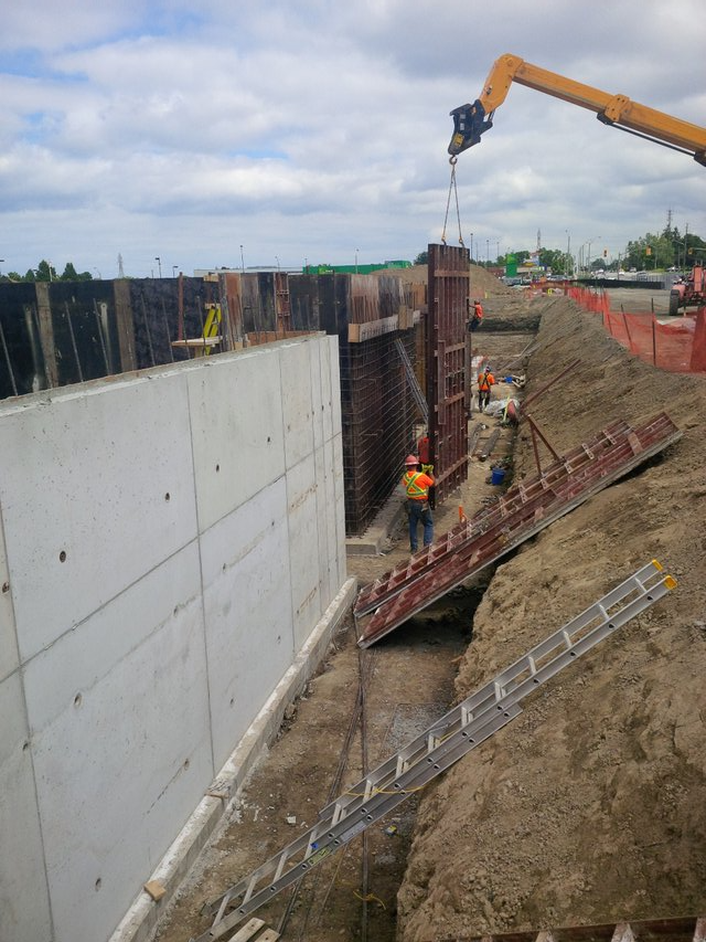 A construction site with a ladder and a crane