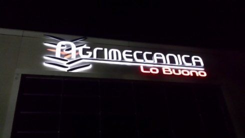 Insegna luminosa per