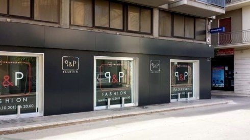 Esterno di un negozio di abbigliamento,