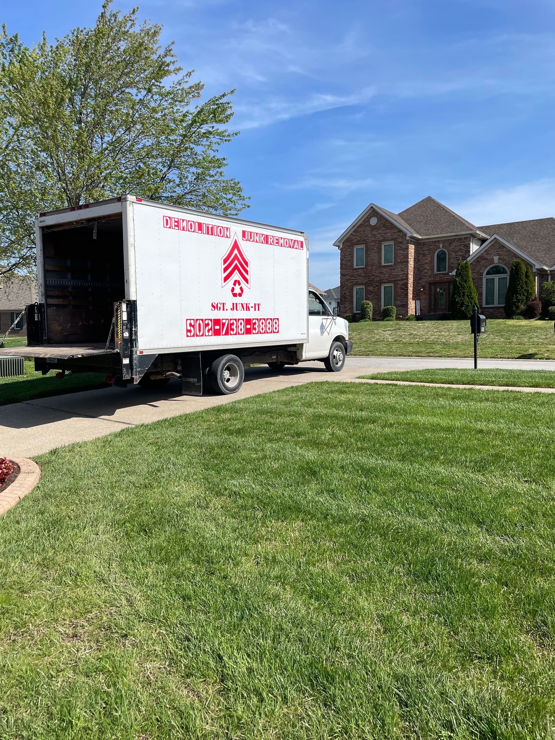 Junk Removal in Mount Washington KY: What Homeowners Need to Know Before Booking