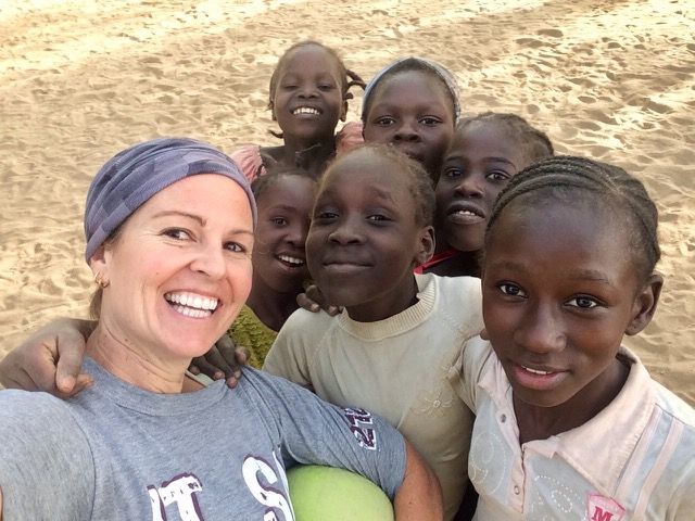 Annie takes a selfie with six Chadian girls after a sports game