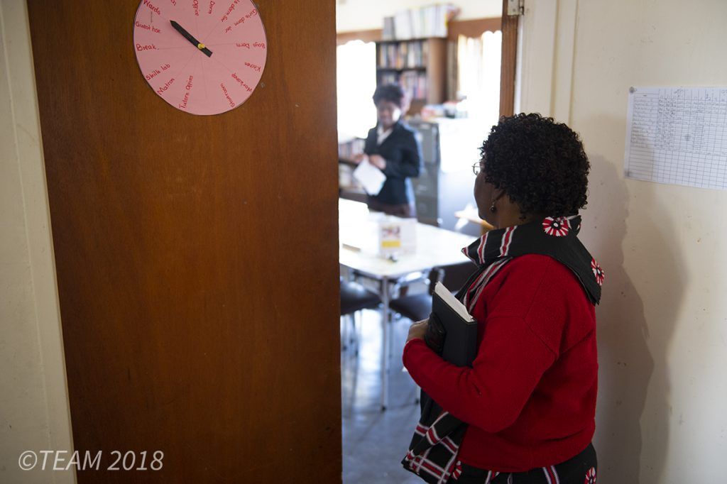 A student goes into class to meet with her teacher