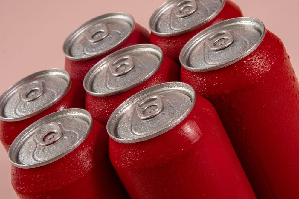 red unbranded soft drink cans, which uses Sugar Sweeteners for Canned Beverages
