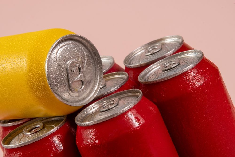 yellow and red unbranded soft drink cans, which uses Sugar Sweeteners for Canned Beverages