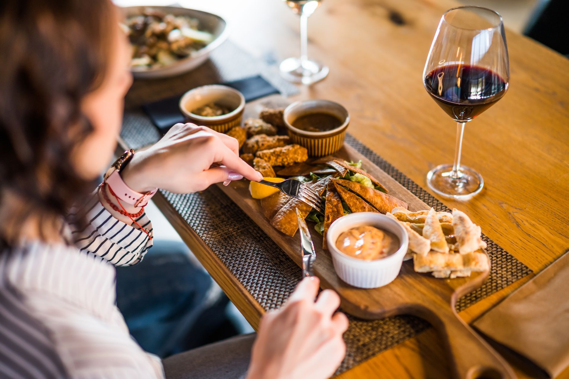 _a-woman-having-dinner_2