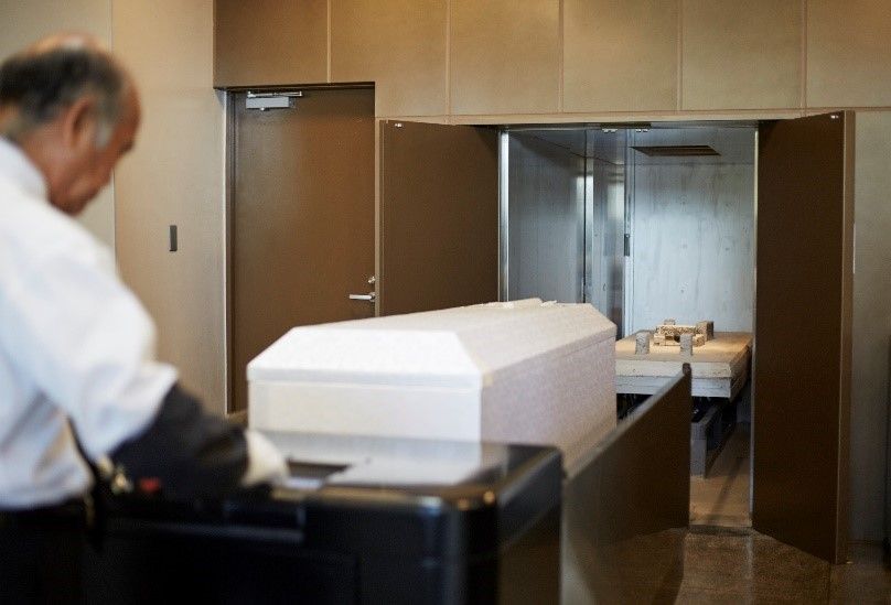 Things To Put in Your Loved One’s Coffin for Cremation