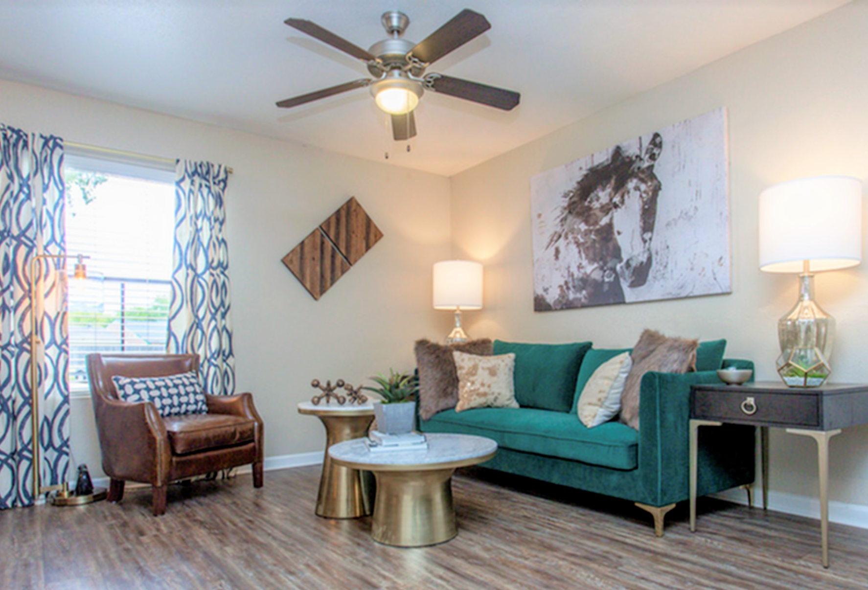 Spacious Living Room with Ceiling Fan | Steepleway Downs