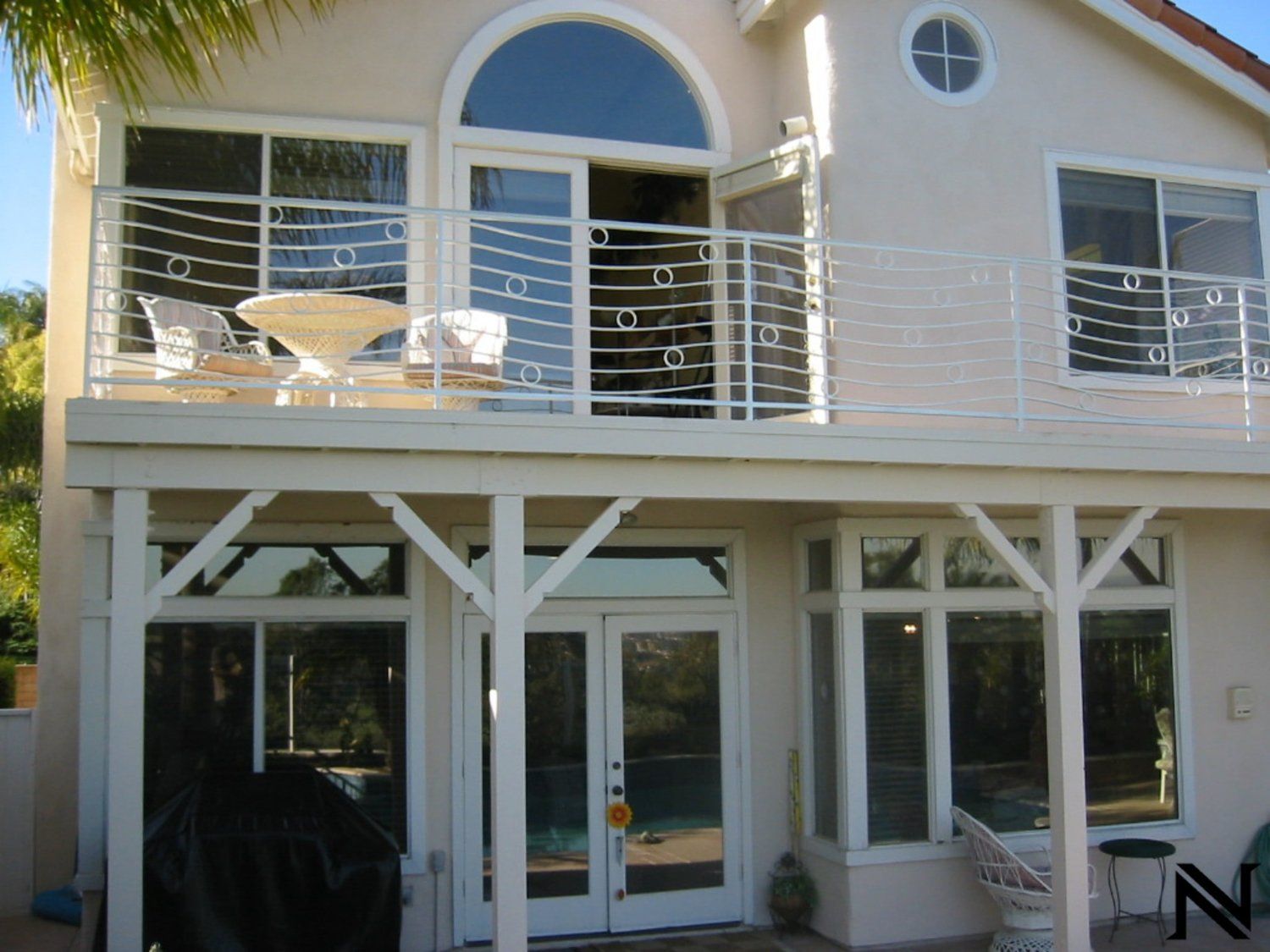 A house with a balcony and the letter n on it