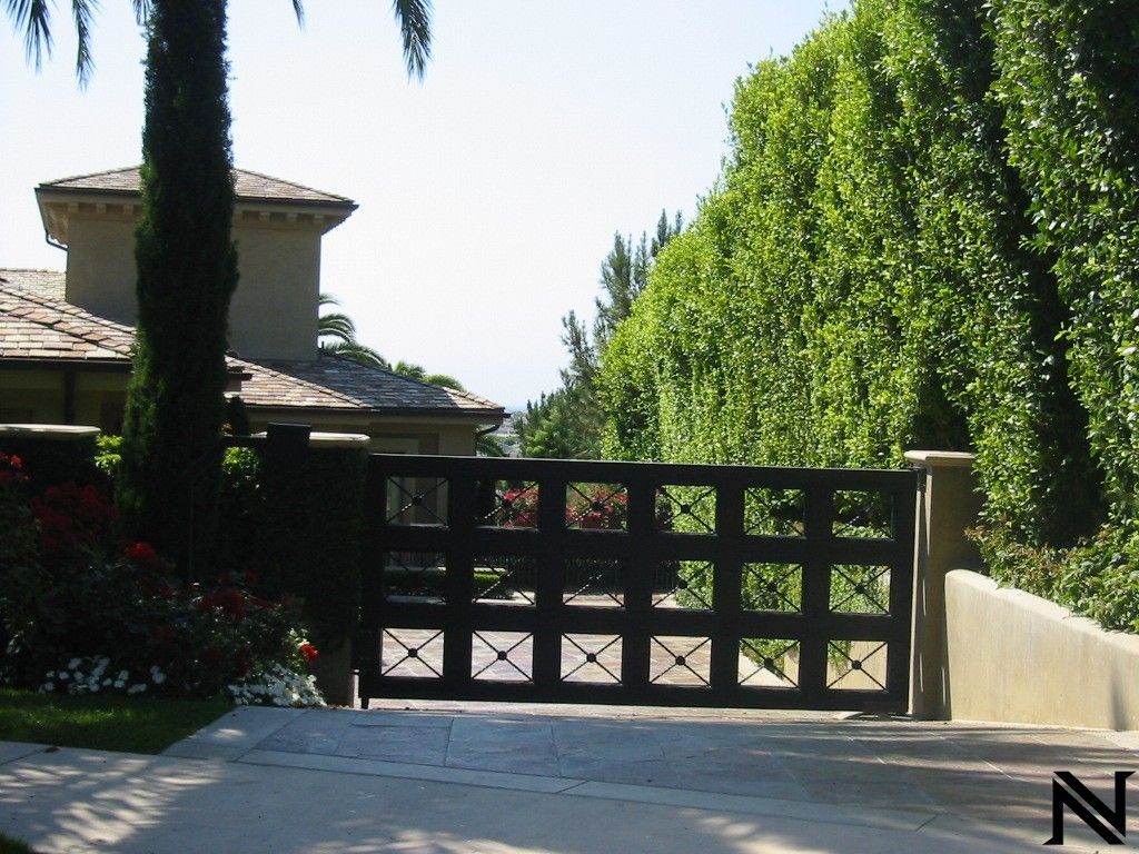 A black gate with the letter n on it