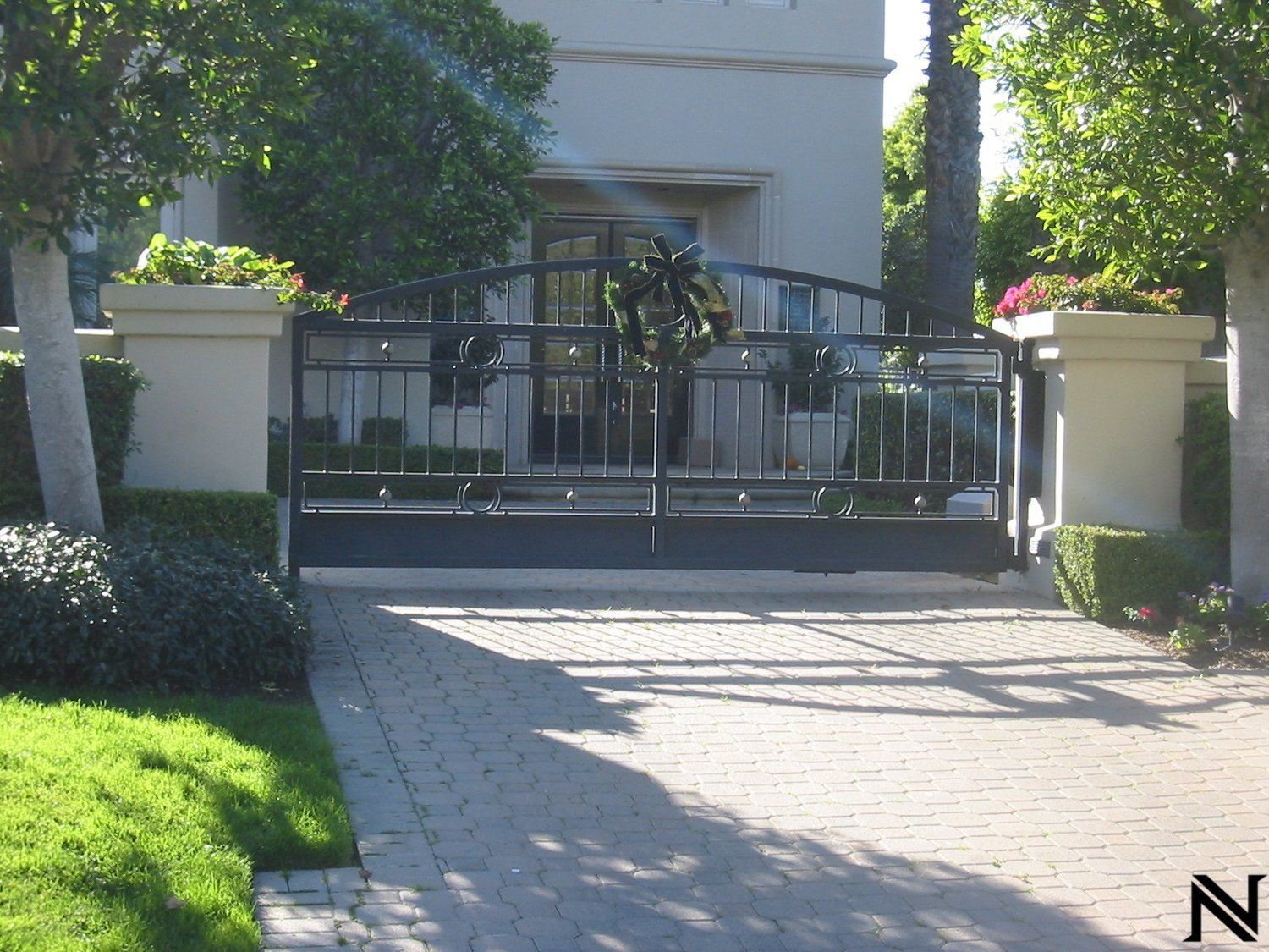 A black gate with the letter n on it