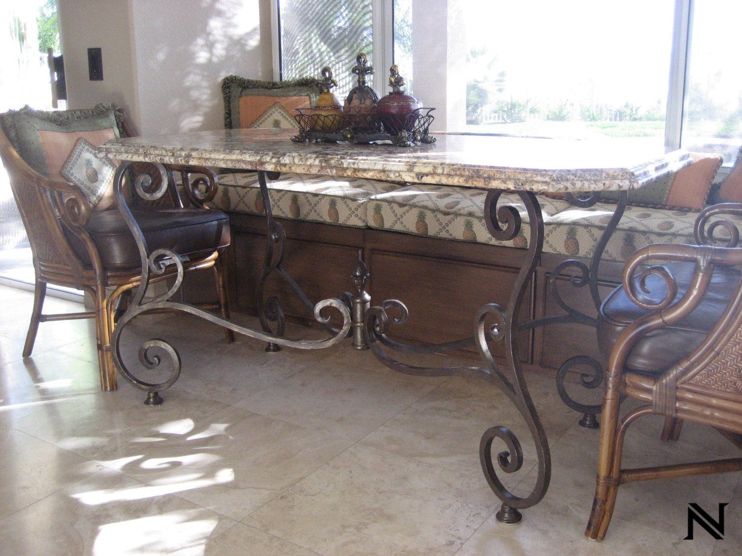 A table and chairs in a room with the letter n on the floor