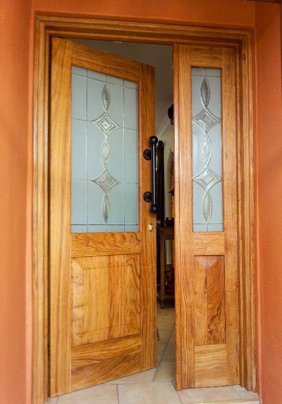 Grapedoor Custom made glass door with decorative glass English Rose Design