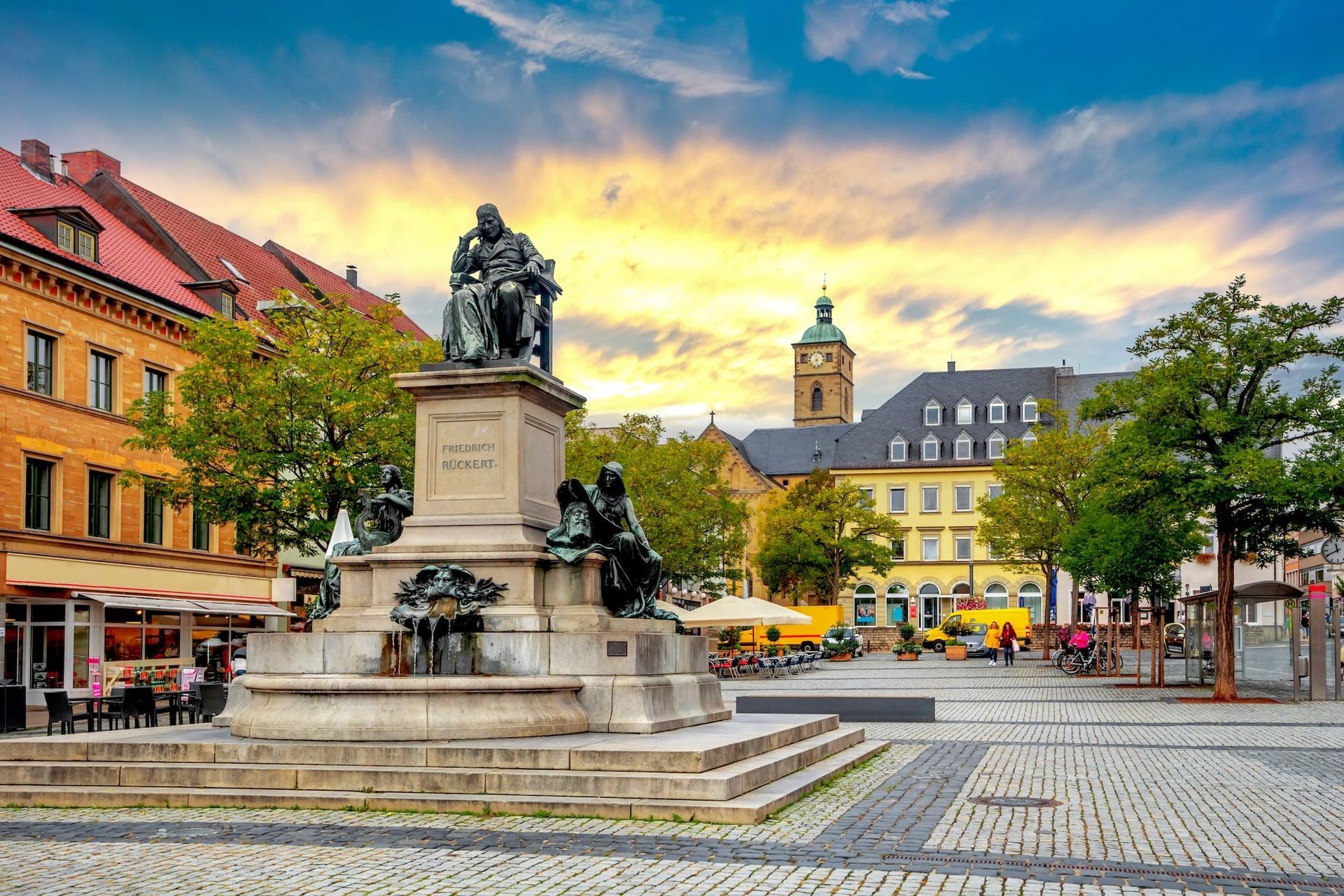 There is a statue in the middle of a square in Schweinfurt