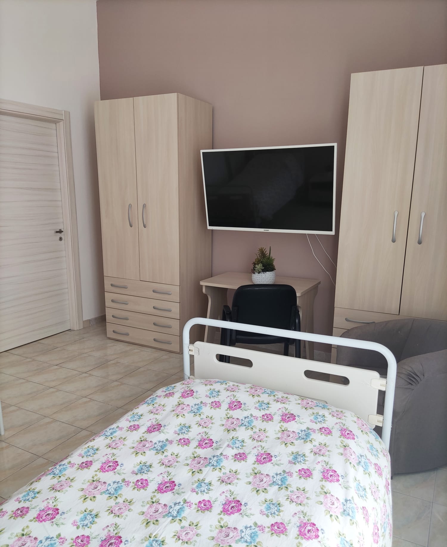 Camera con televisore