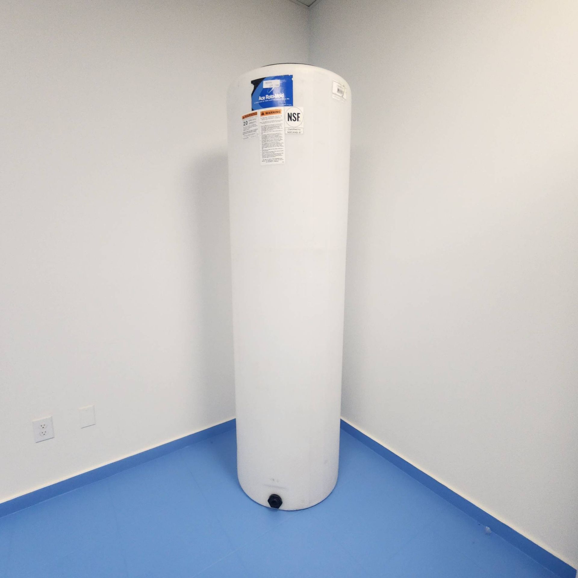 Lot 108 - Ace Roto-Mold 35-Gallon White Tank