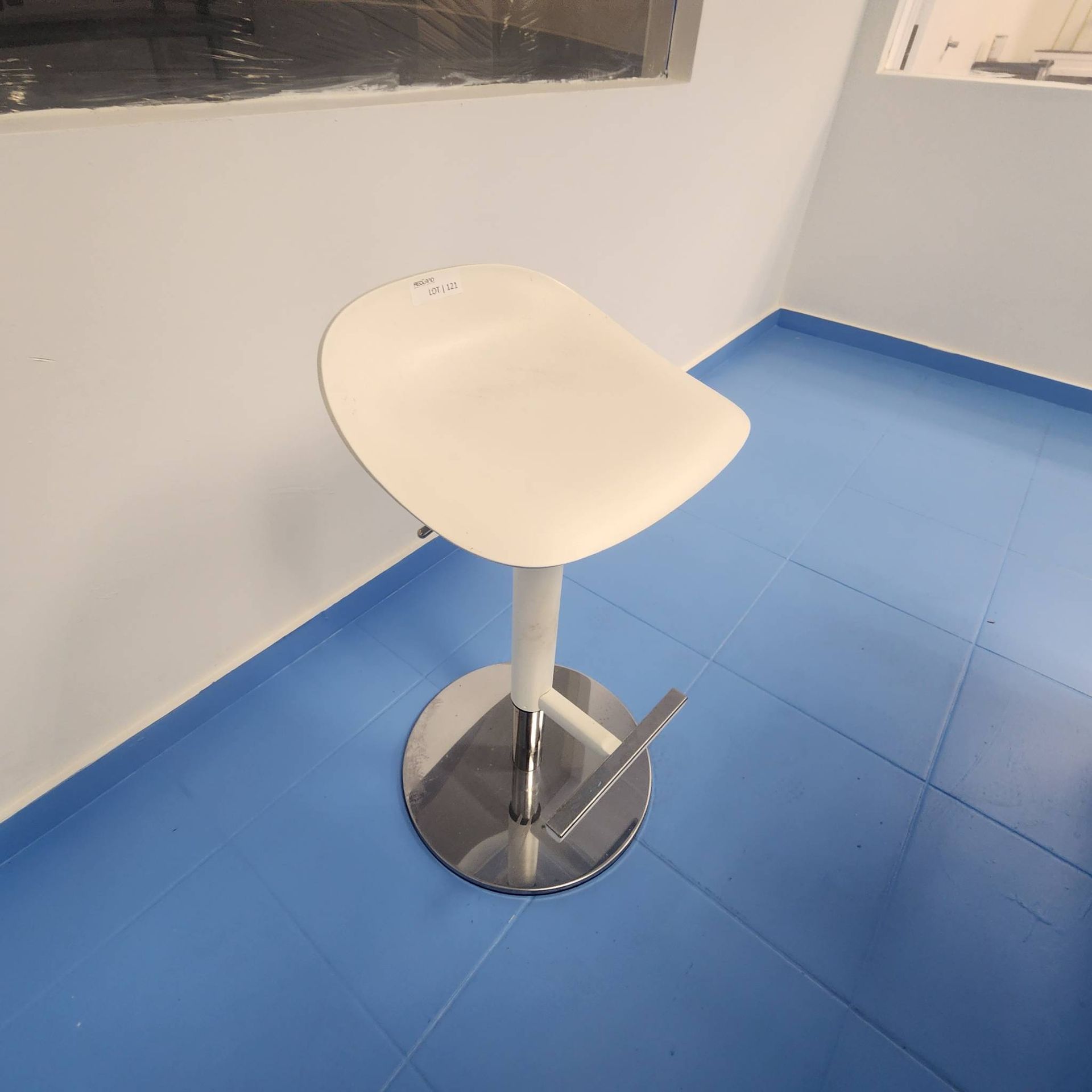 Lot 121 - White Adjustable Height Bar Stool