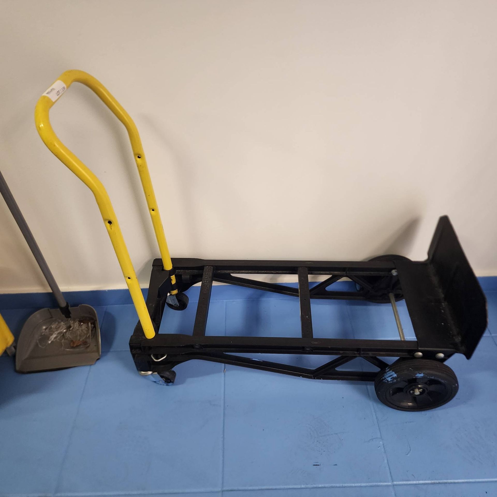 Lot 139 - Harper Heavy-Duty Convertible Hand Truck
