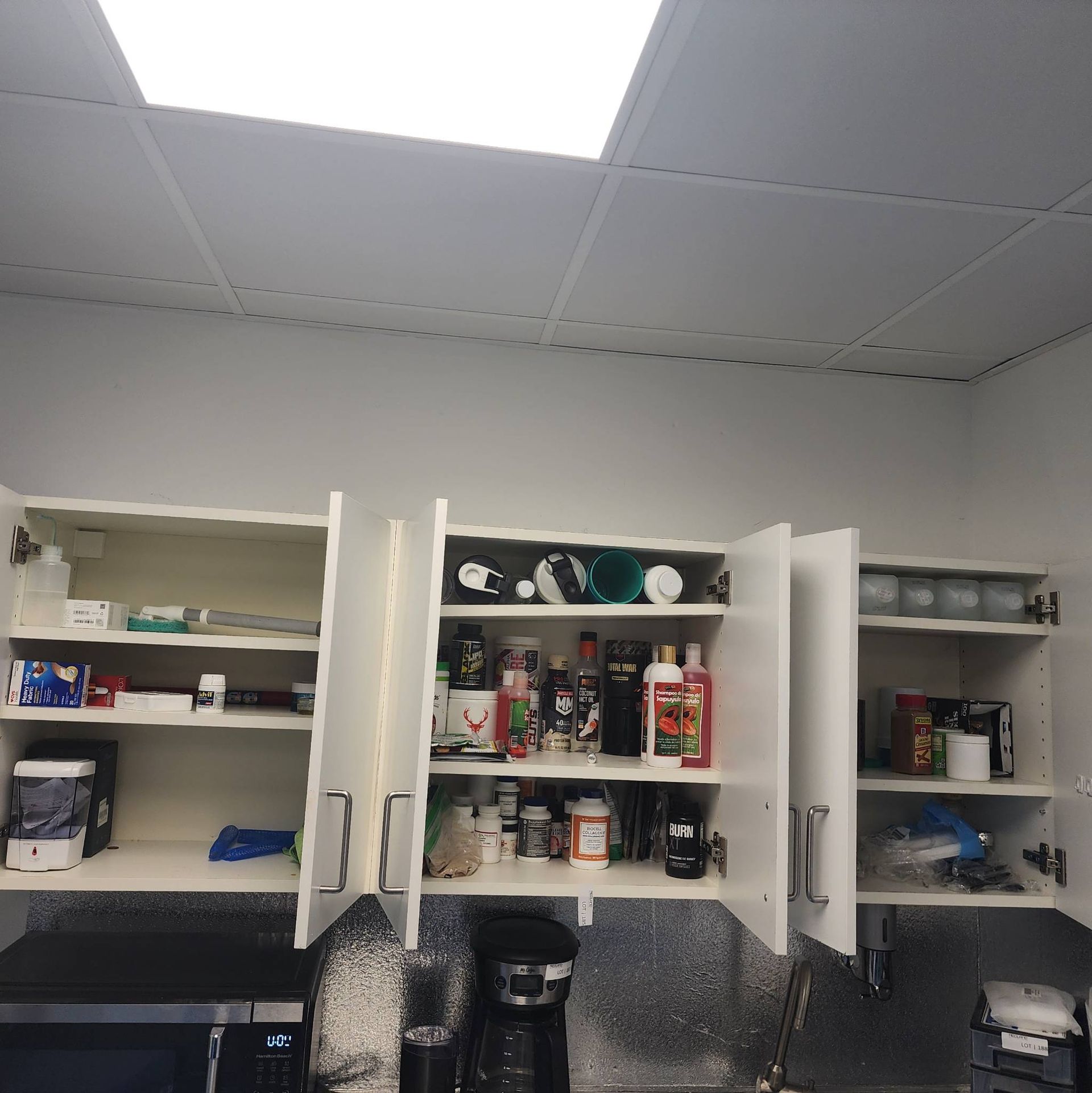 Lot 185 - Contents of Kitchen Cabinets