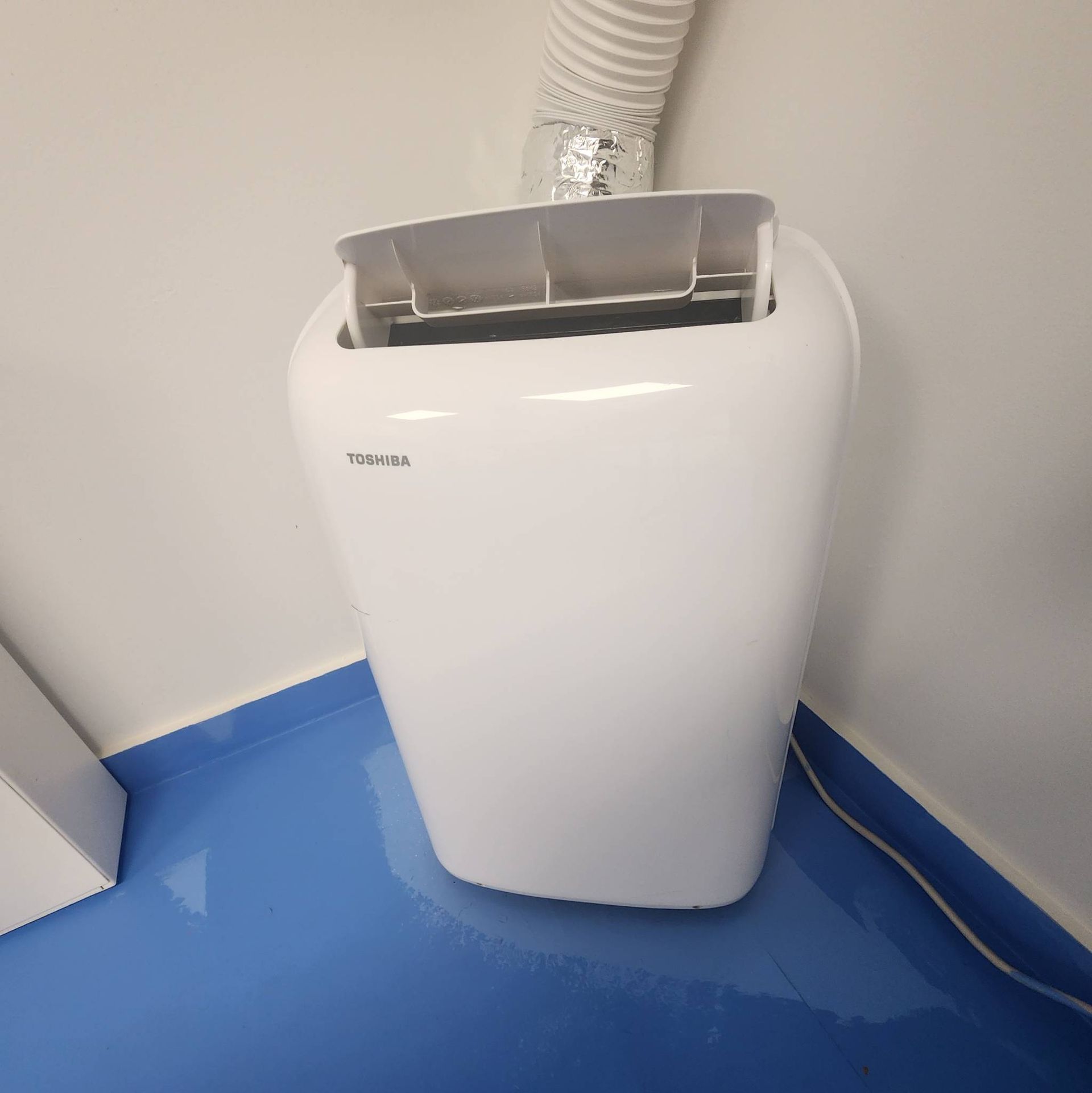 Lot 203 - Toshiba Portable Air Conditioner