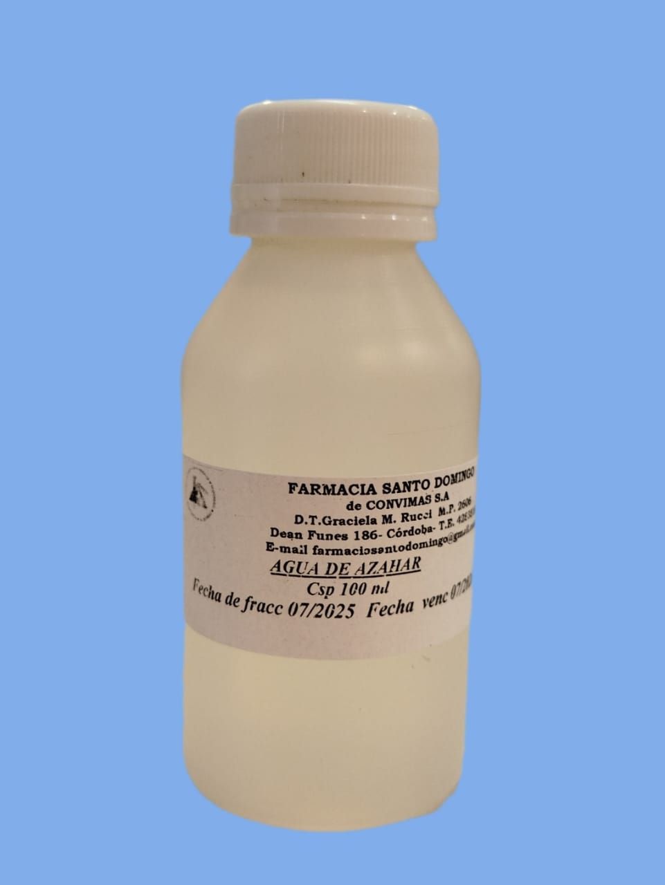 Botella de líquido  La etiqueta dice  "Farmacia Santo Domingo" y "Ácido de Bórico".